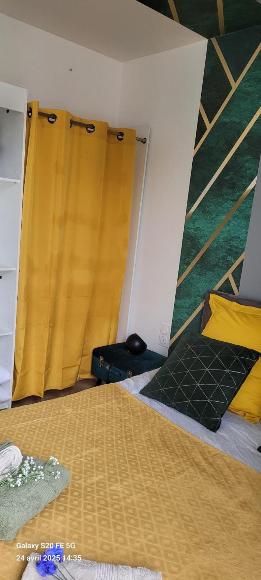 Les Volets Bleus - Deux Appartements Et Un Studio, Jardin Bourges Exterior photo